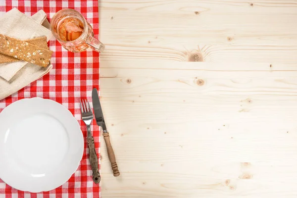 Checkered Red Tablecloth Pub Table — Stock Photo, Image