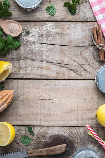 Wooden Table Fresh Lemon Mint Leaves Drink Menu Background — Stock Photo, Image