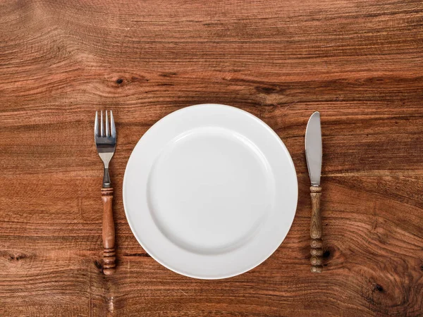 Πιάτο Μαχαίρι Και Πιρούνι Ξύλινο Εστιατόριο Πίνακα — Φωτογραφία Αρχείου