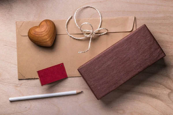 Valentines Cartão Saudação Com Coração Madeira — Fotografia de Stock