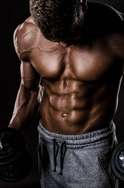 Muskulöser Mann Mit Nacktem Oberkörper Und Hanteln Isoliert Auf Schwarzem — Stockfoto
