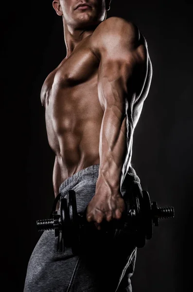 Muskulös Man Med Naken Överkropp Håller Hantlar Isolerad Svart Bakgrund — Stockfoto