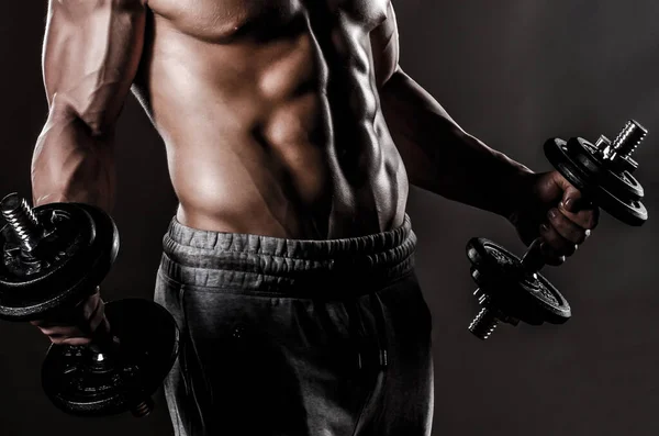 Muskulöser Mann Mit Nacktem Oberkörper Und Hanteln Isoliert Auf Schwarzem — Stockfoto