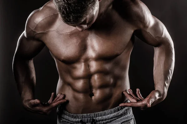 Potente Corpo Muscolare Del Bodybuilder — Foto Stock