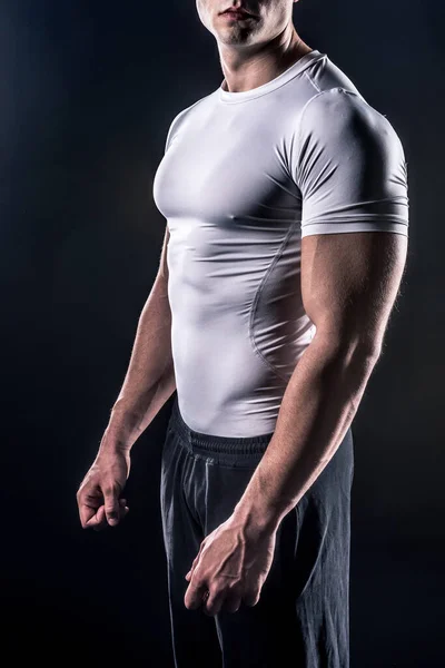 Schöner Muskulöser Mann Mit Tätowierung Posiert Auf Schwarzem Hintergrund Sport — Stockfoto
