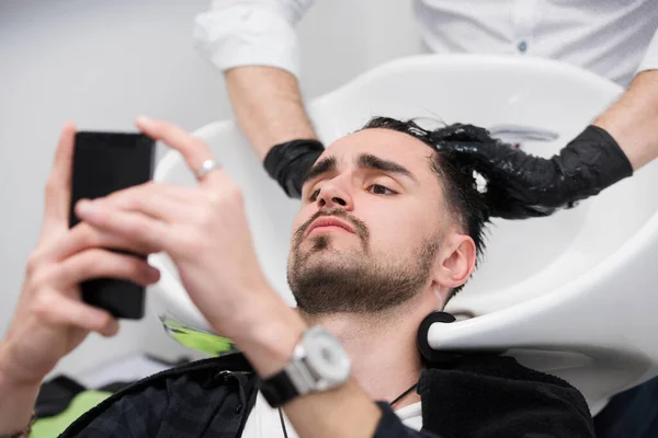 Man Having His Hair Washed Hairdressing Salon — Stock Photo, Image
