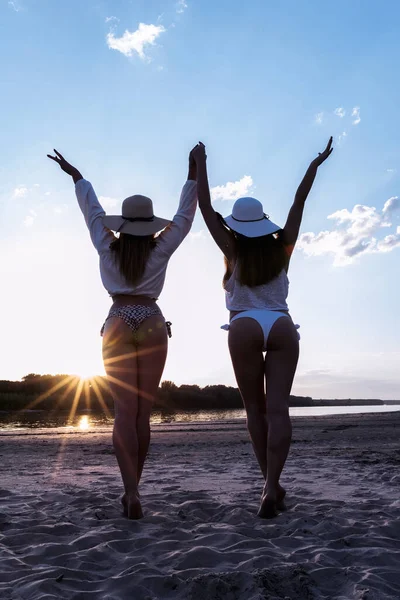 Chicas Disfrutando Verano Playa — Foto de Stock