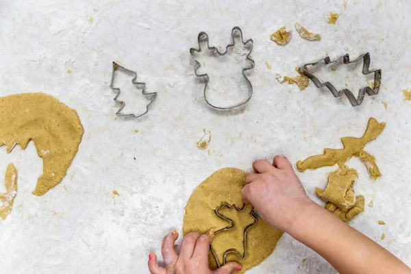 Koekjesdeeg Met Kinderhanden Bovenaanzicht — Stockfoto