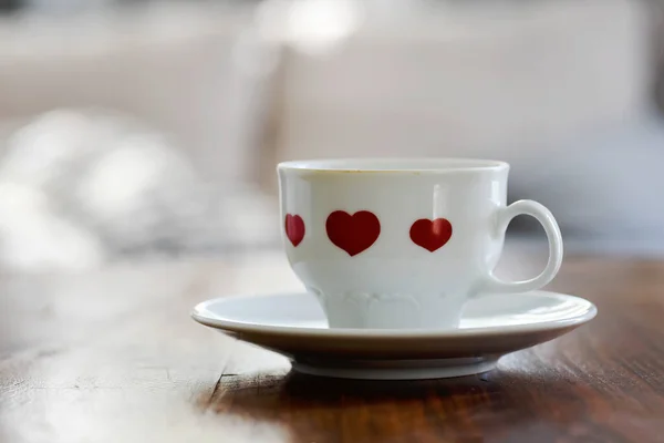 Tasse Kaffee Mit Herzen Auf Holztisch — Stockfoto