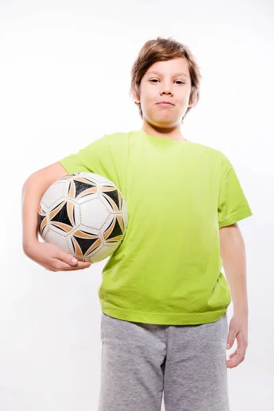 Retrato Pequeno Jogador Futebol Com Bola Isolada Sobre Fundo Branco — Fotografia de Stock