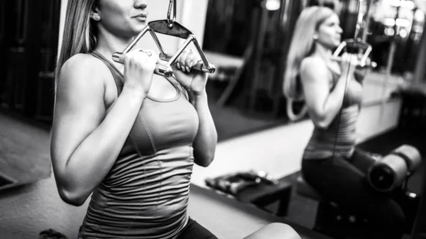 Woman Gym Working Out — Stock Photo, Image