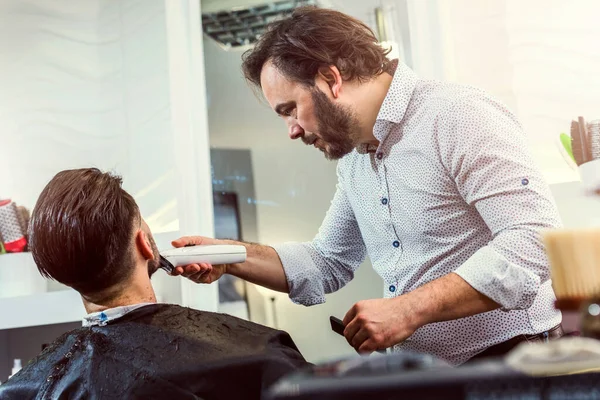 Man Having His Beard Trimmed Hairdressing Salon — Stock Photo, Image