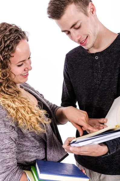 Paar Studenten Met Boeken Tegen Witte Achtergrond — Stockfoto