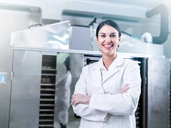Retrato Mujer Científica Fábrica Alimentos — Foto de Stock