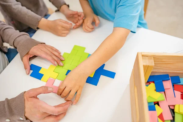 Kindergartenkinder Spielen Mit Bunten Bausteinen Gesunde Lernumgebung Lernen Durch Spielen — Stockfoto