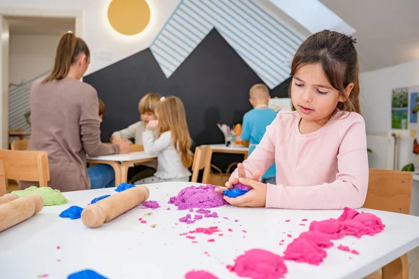 Fröhliche Kinder Spielen Kindergarten Mit Spielsand — Stockfoto
