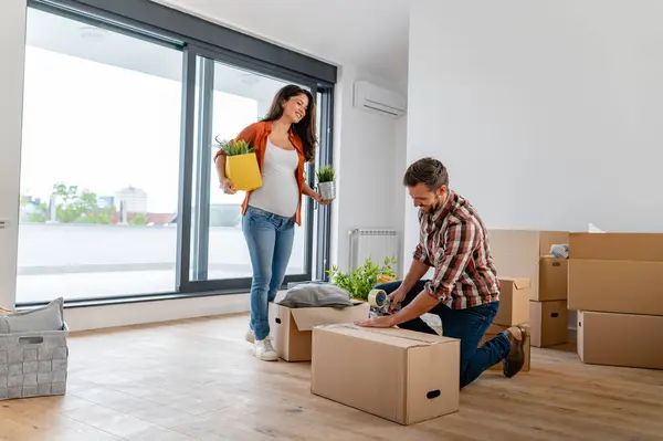 Young Man Woman Boxes New Home Royalty Free Stock Images