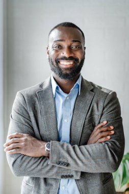 Gülümseyen Afrikalı İşadamıNın Portresi
