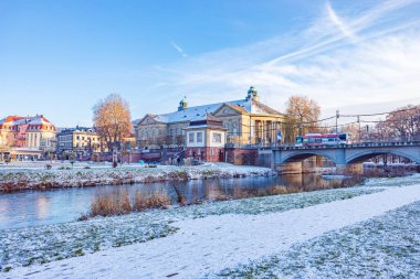 Bad Kiss SİZİNGEN, BAVARIA, GERMANY - CIRCA Aralık 2022: Almanya 'daki Bad Kissingen kasabasının Ludwigsbruecke' si. Bad Kissingen, Bavyera, Almanya.