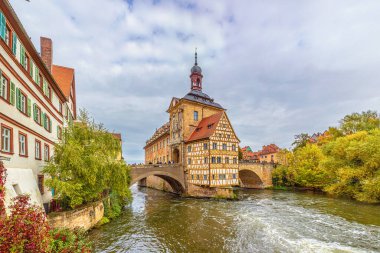 BAMBERG, GERMANY - CIRCA OKTOBER, 2020: Bamberg Town, Almanya 'daki Altes Rathaus