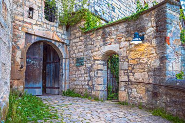 TUEBINGEN, BADEN-WUERTTEMBERG, ALMANY - CIRCA MAYIS 2023: Almanya 'nın Tuebingen kentindeki Hohentuebingen Sarayı.