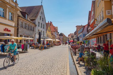 Forchheim, Almanya - CIRCA AĞUSTOS, 2021: Forchheim, Bavyera Hauptstrasse, Almanya