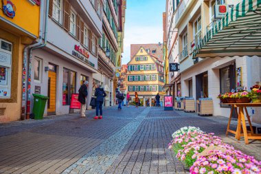 TÜEBİNGEN, BADEN-WUERTTEMBERG, GERÇEK - CIRCA MAYIS 2023: Almanya 'nın Tuebingen kentinin manzarası.