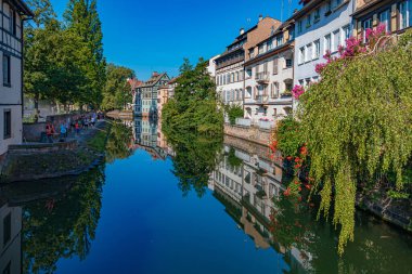 STRASBOURG, GRAND EST, FRANCE - CIRCA AĞust, 2023: Fransa 'nın Strazburg şehrinin Petite France' ı.