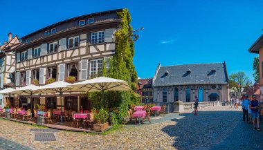 STRASBOURG, GRAND EST, FRANCE - CRCA AĞUSTOS, 2023: Fransa 'nın Strazburg kentinin manzarası.