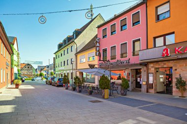 HOECHADAN DER AISCH, GERMANY - CRCA Nisan 2024: Hoechstadt 'ın Hauptstrasse of Hoechstadt an der Aisch, Almanya