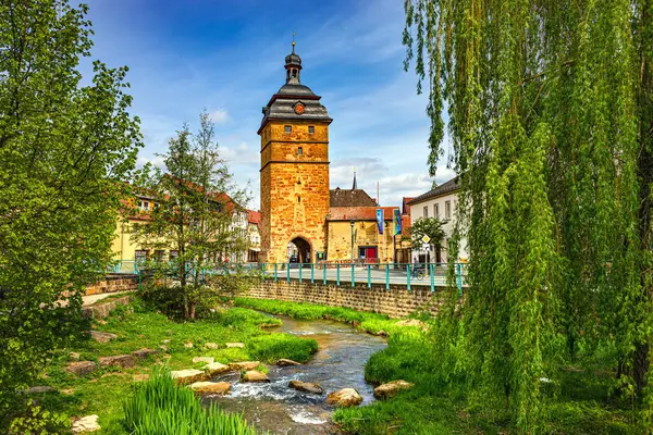 Bad Staffelstein, BAVARIA, GERMANY - CIRCA Nisan 2024: Bad Staffelstein kasabasının Alte Darre Stadtturm 'u.