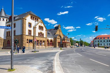 EISENACH, THURINGIA, GERMANY - CRCA HAUNE 2024: Eisenach, Almanya 'nın Thüringen kentindeki Hauptbahnhof tren istasyonu.