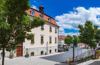 BAD SALZUNGEN, THURINGIA, GERMANY - CIRCA HAZİRAN 2024: Almanya 'nın Thüringen kentindeki Kötü Salzungen Marktı.