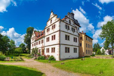 BAD SALZUNGEN, THURINGIA, GERMANY - CRCA HAZİRAN 2024: Almanya 'nın Thüringen kentindeki Schloss Wildprechtroda.