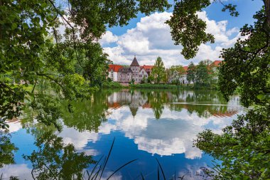 Almanya 'nın Thüringen kentindeki Bad Salzungen kasabasından Burgsee.