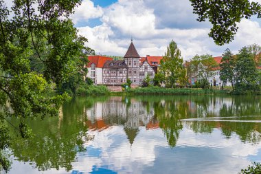 Almanya 'nın Thüringen kentindeki Bad Salzungen kasabasından Burgsee.