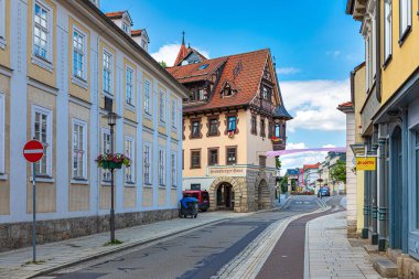 MEINJEN, THURINGIA, GERMANY - CRCA HAUNE 2024: Meiningen kasabası Henneberger Haus, Thüringen, Almanya.