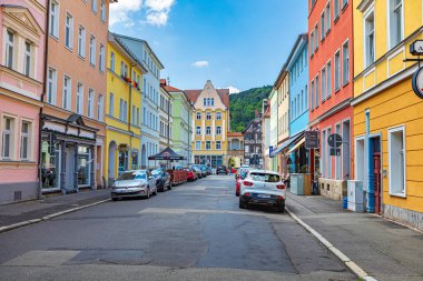 MEINJEN, THURINGIA, GERMANY - CRCA HAZİRAN 2024: Meiningen, Almanya 'nın Thüringen şehrinde Ludwig-Chronegk-Strasse.