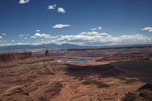 Utah, Ölü At Noktası Eyalet Parkı 'ndan Potash Buharlaşma Göletlerinin Görünümü