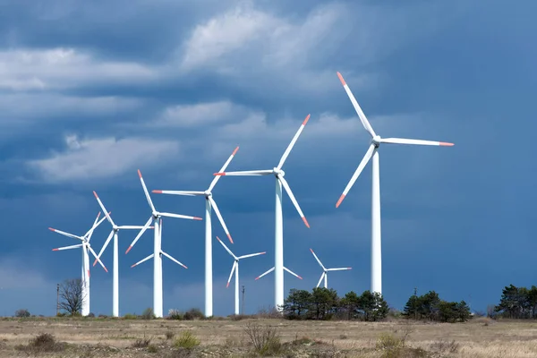 Вітрові Турбіни Проти Блакитного Неба Виробляє Електроенергію Концепція Сталого Розвитку — стокове фото