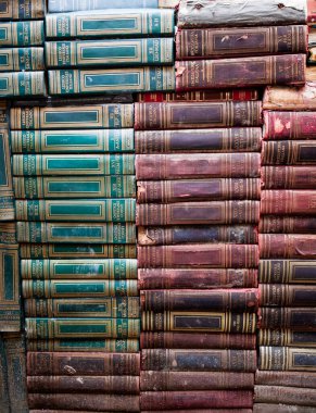 Venedik, İtalya - 15 Nisan 2024 Venedik 'teki bu kitapçı ve antikacı turistler için görülmesi gereken bir durak haline geldi..