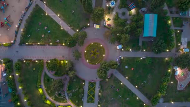 People Walk Green Park Asphalt Paths Lanterns Evening Top View — Stock Video