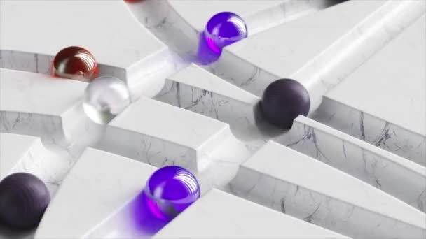 Bolas Coloridas Rolam Redor Labirinto Mármore Branco Esfera Branca Azul — Vídeo de Stock