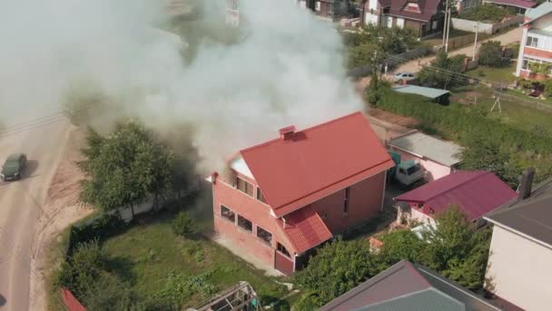 Soukromý Červený Dům Kouři Pohotovost Obytná Oblast Pohotovost Pal Letecký — Stock video