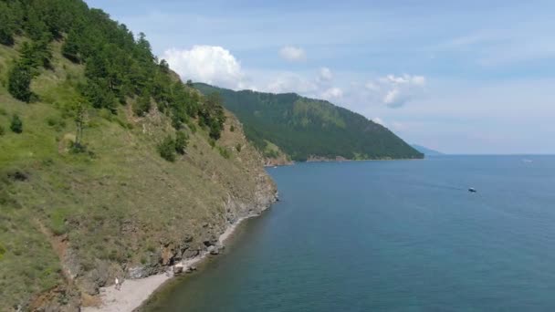 Vlucht Het Baikalmeer Drone Video Beelden Meer Groen Bos Aan — Stockvideo