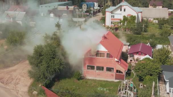 Prywatny Czerwony Dom Dymem Nagły Wypadek Obszar Mieszkalny Nagły Wypadek — Wideo stockowe