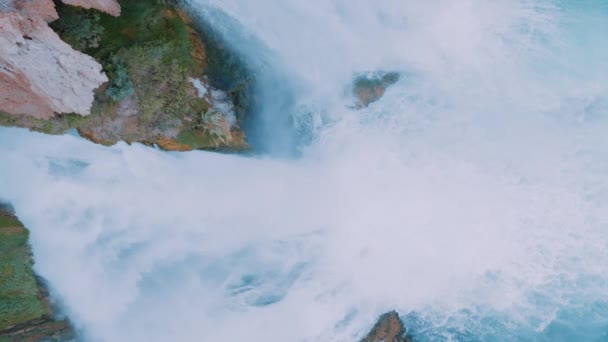 Горный Водопад Захватывающий Дух Пейзаж Дикая Природа Водопад Голубой Лагуне — стоковое видео