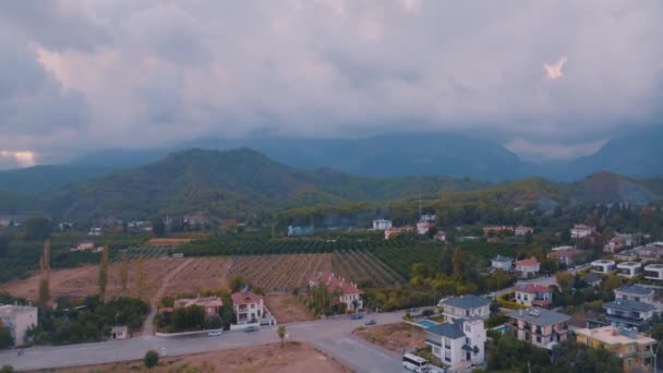 Hava Aracı Video Görüntüleri Küçük Bir Tatil Köyünün Manzarası Oteller — Stok video