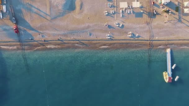 Vista Dall Alto Della Costa Mare Spiaggia Sabbiosa Giornata Sole — Video Stock