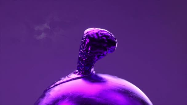 Metallic Brain Becomes Liquid Spreads Metallic Rotating Sphere Blue Violet — Vídeo de Stock